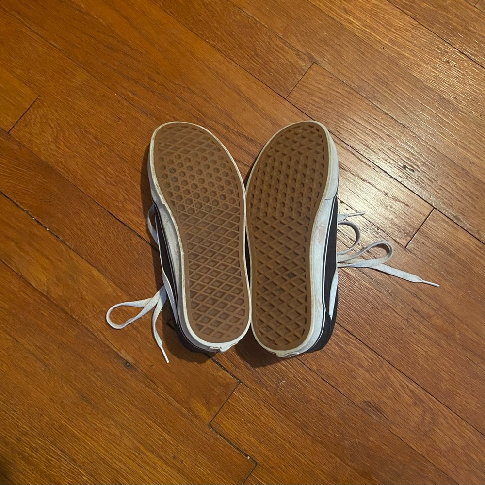 Vans Old Skool Black and White Women’s Shoes - Picture 4 of 8